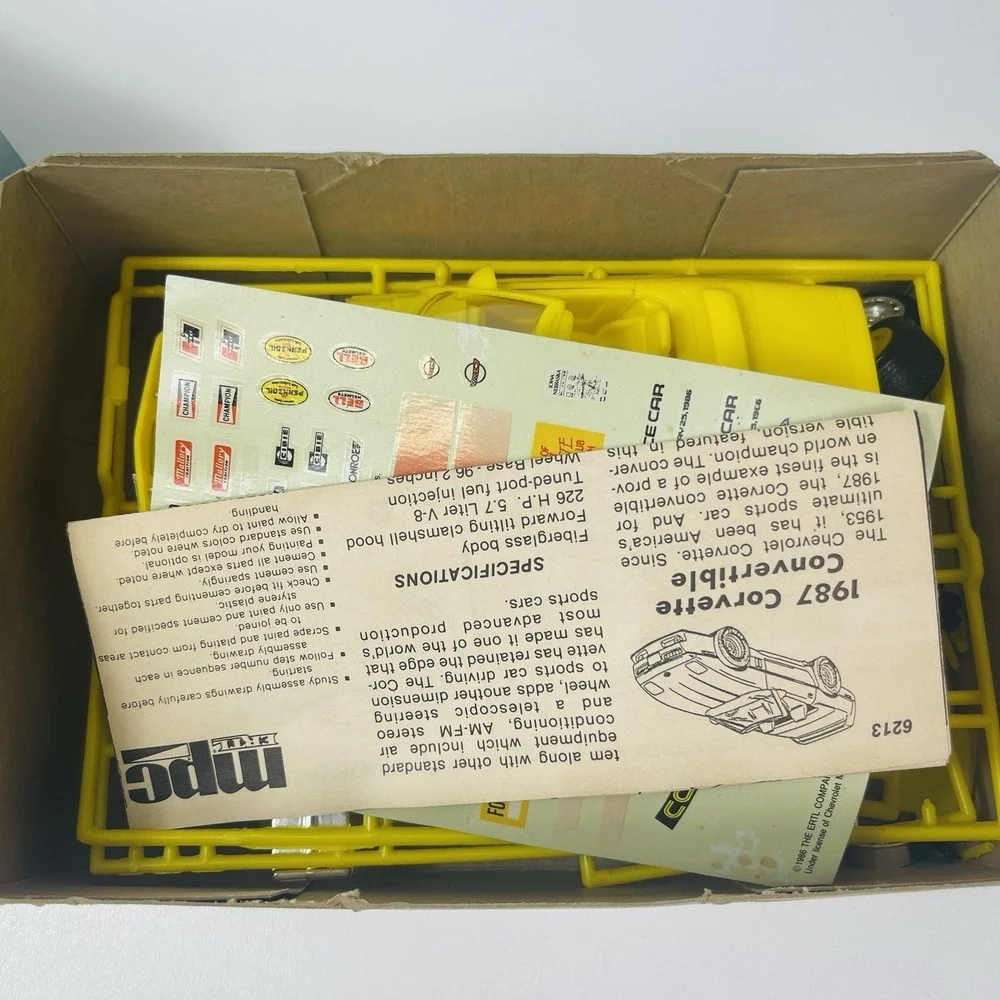 MPC 1:25 scale Chevrolet Corvette Roadster Plastic Model Kit #6213